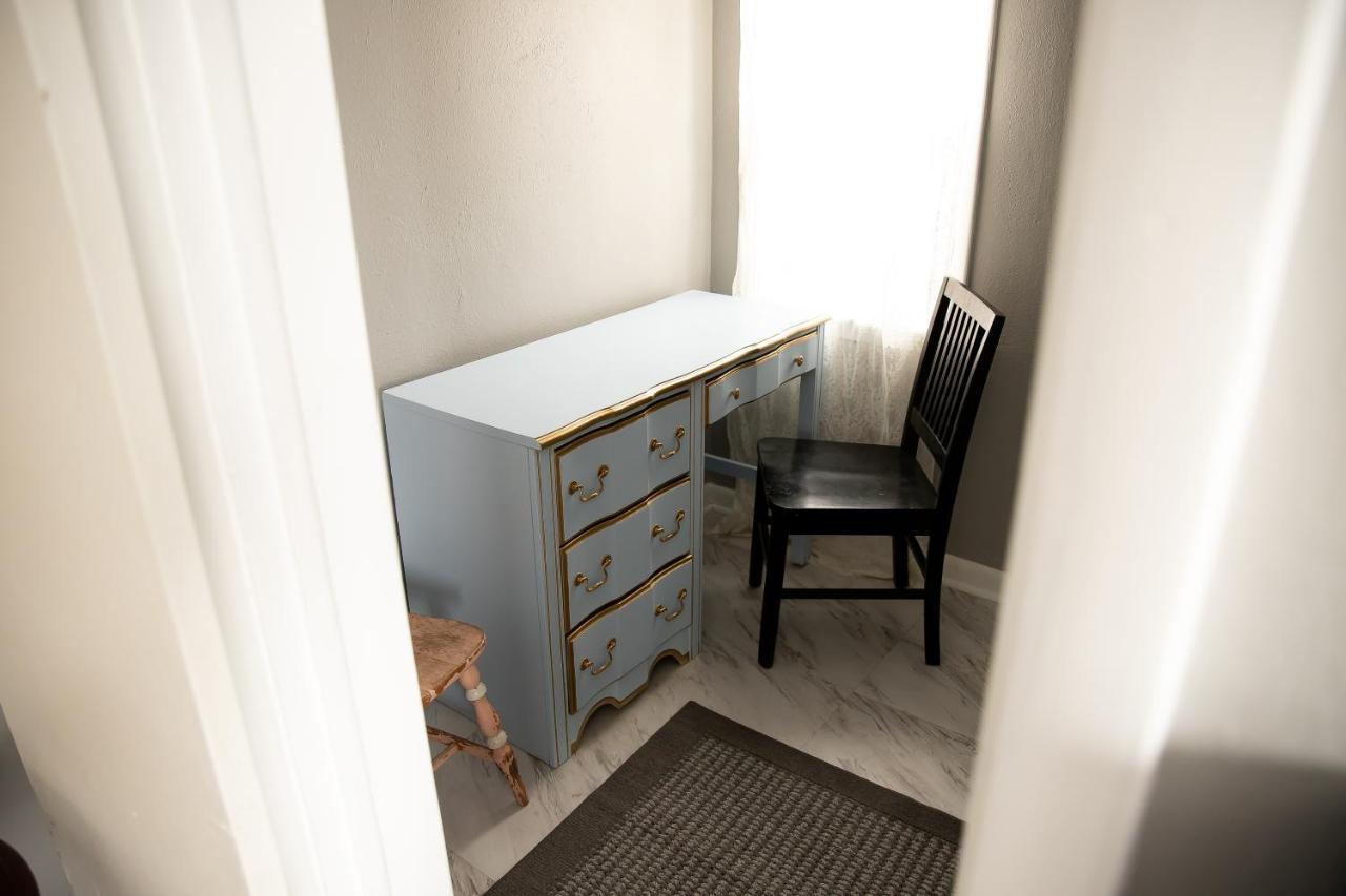Charming French Studio Apartment Laramie Exterior photo