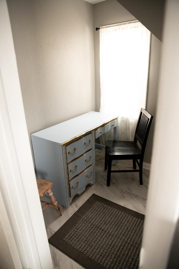 Charming French Studio Apartment Laramie Exterior photo